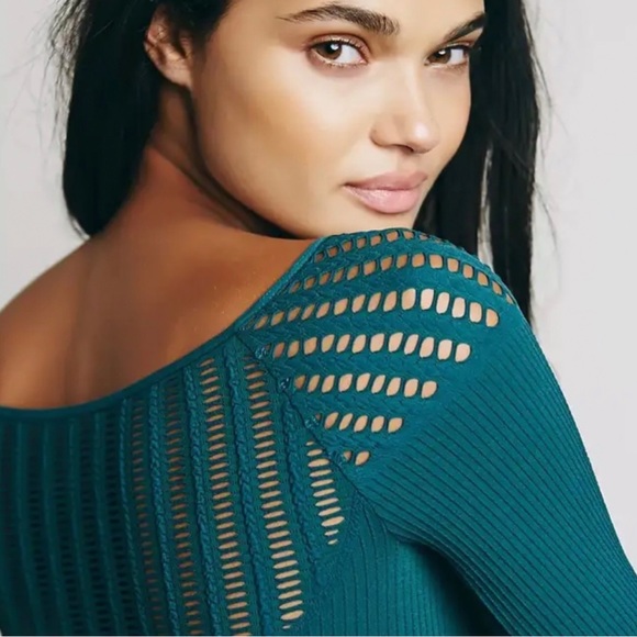 Free people long sleeve top with cut outs - Picture 5 of 6